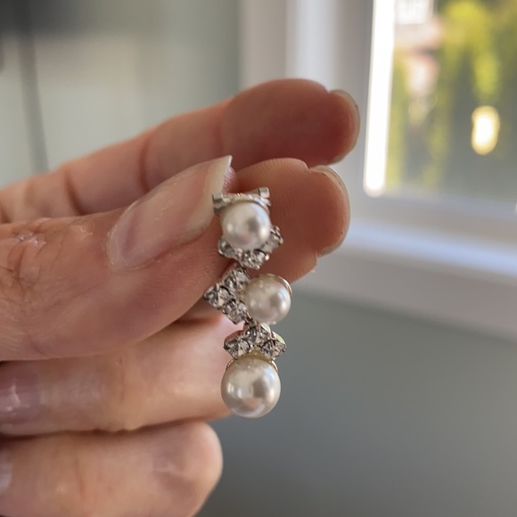 Faux pearl and diamond earring and necklace set - Picture 3 of 5